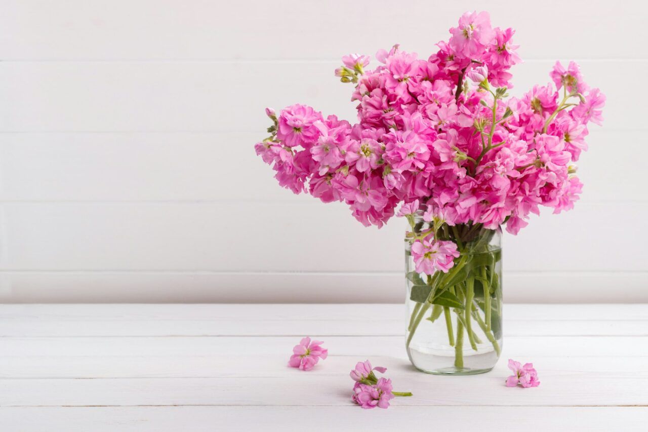 Accesorios con flores naturales y preservadas.