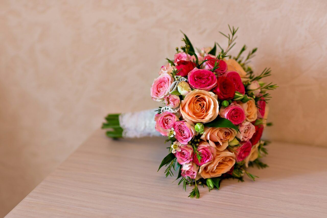 Ambientación floral para banquetes y fiestas privadas.