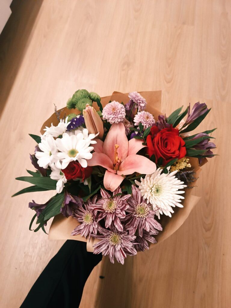 Cómo cuidar un ramo de flores recién comprado